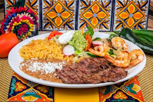 Carne Asada con Camarones